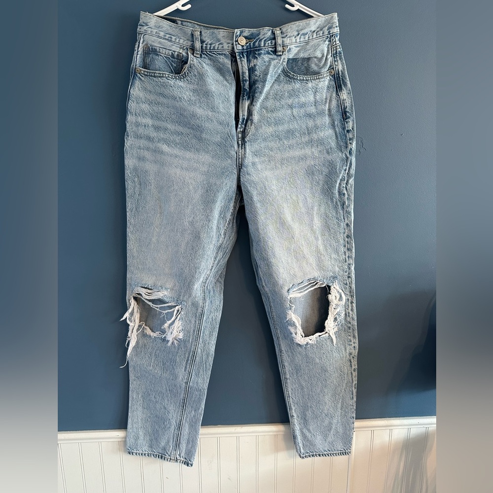 American Eagle mom jeans, distressed knees, 100% cotton. Size 14 (fit like 11)